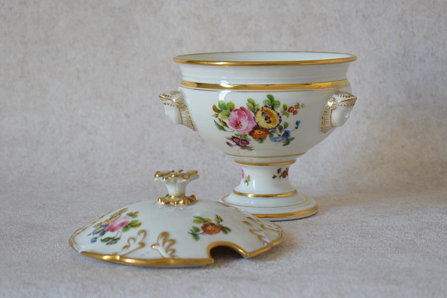 Antique Porcelaine de Paris Tureen, 1880-1900