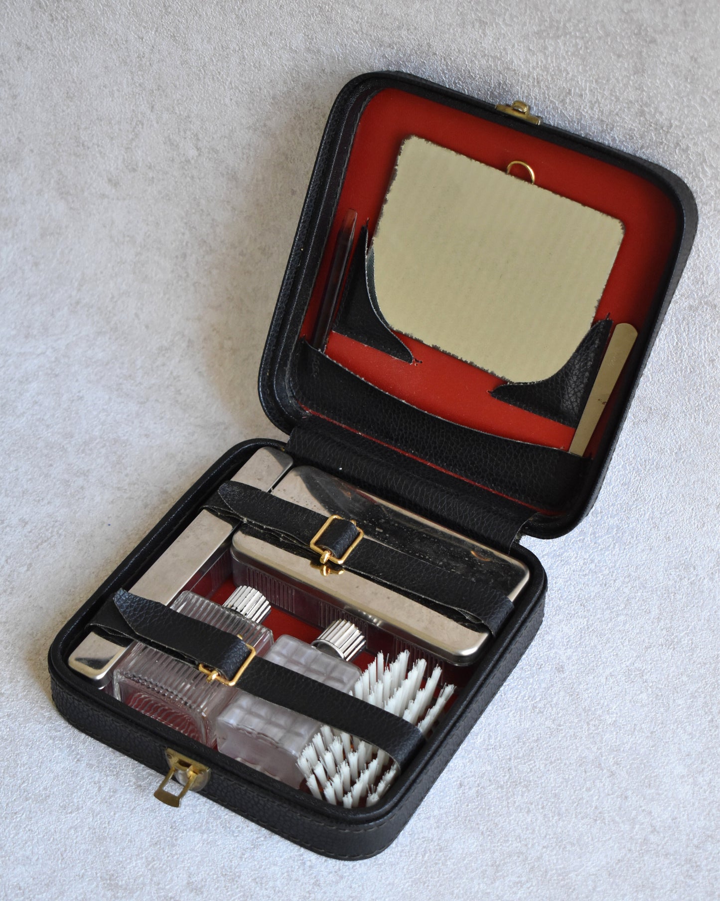 Classic 1950s Vintage Toiletry Bag