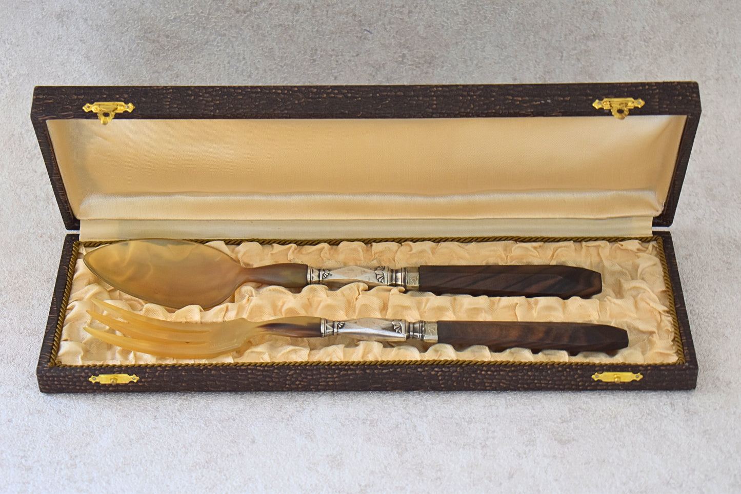 Elegant French Horn & Wood Cutlery Set
