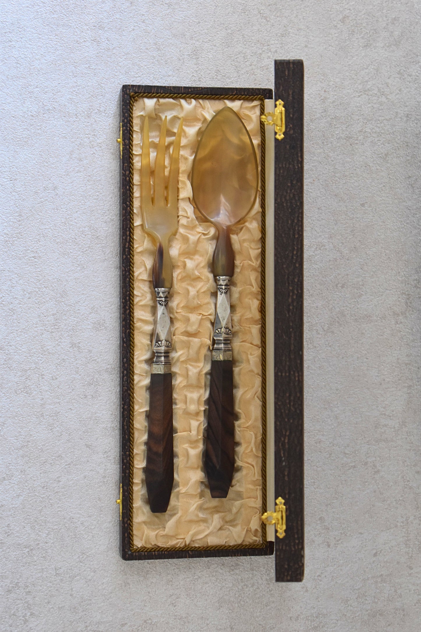 Elegant French Horn & Wood Cutlery Set