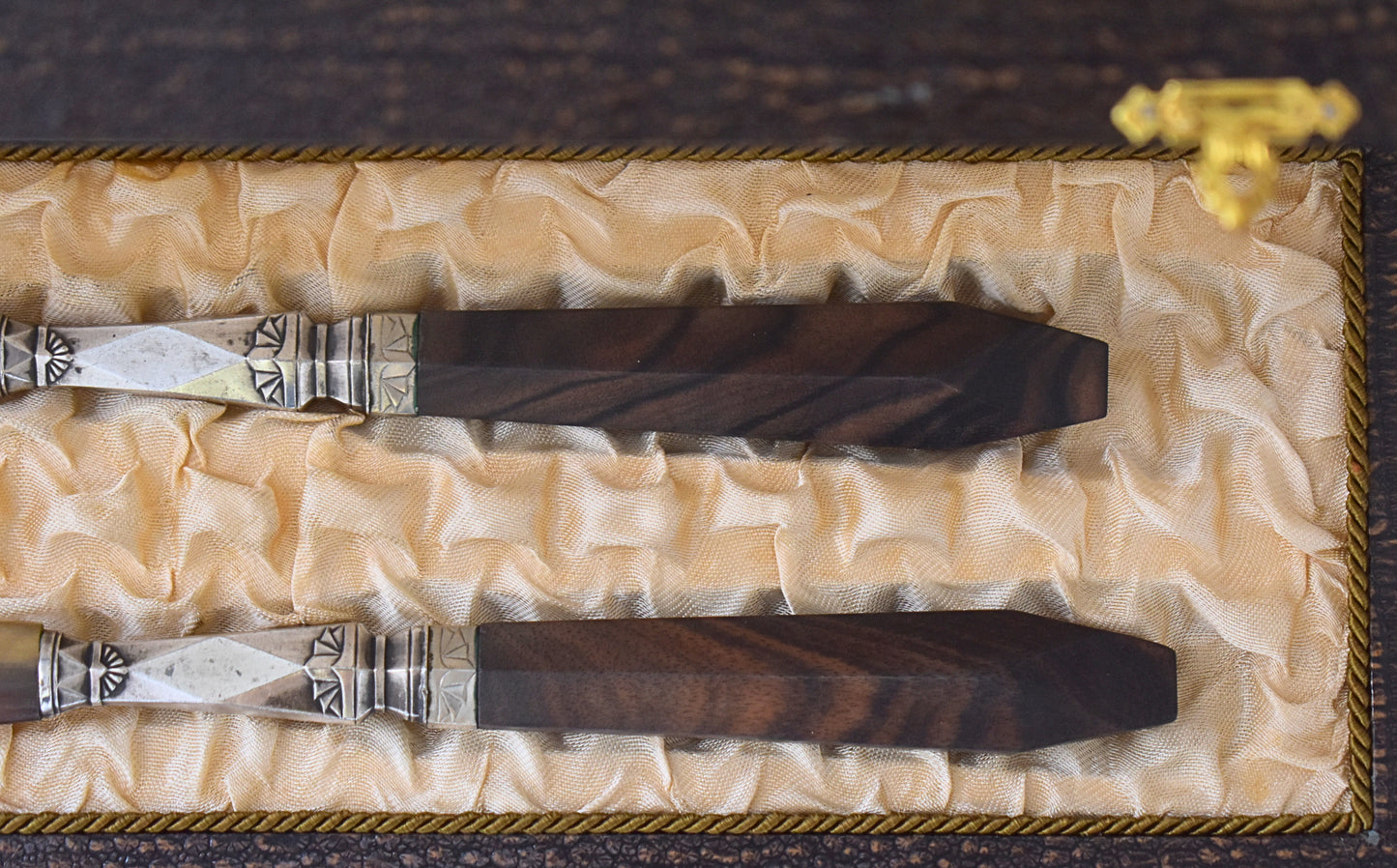Elegant French Horn & Wood Cutlery Set