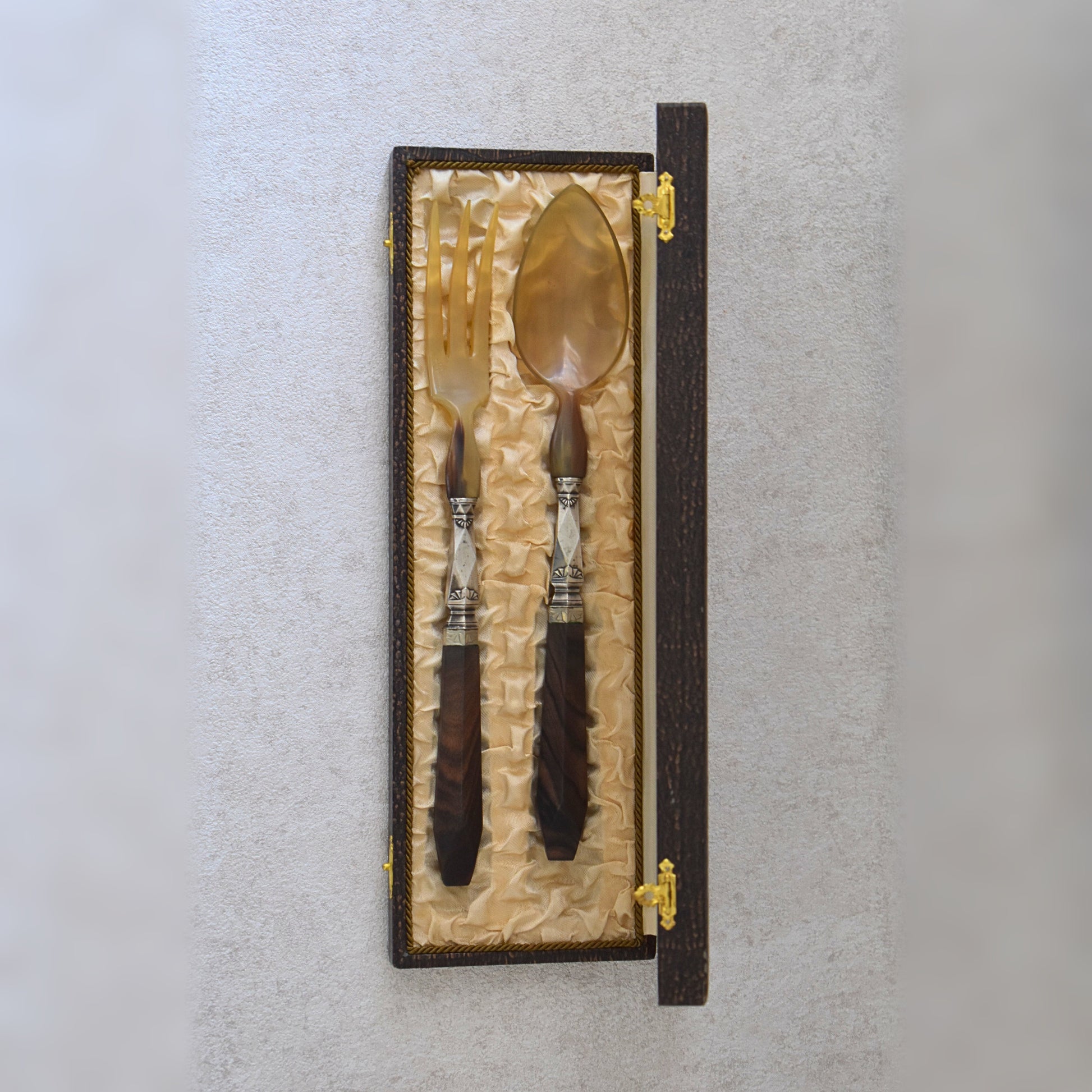 Elegant French Horn & Wood Cutlery Set